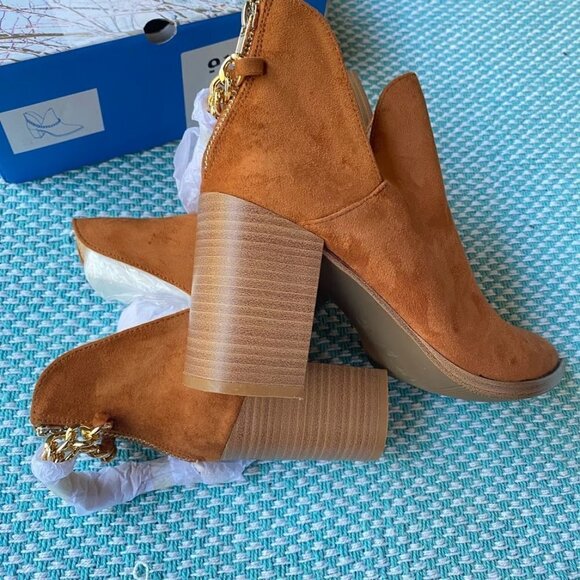 Cutout Booties Chain Pointed Toe Stacked High Heel Back Zipper, Size 9.5 - Picture 6 of 8